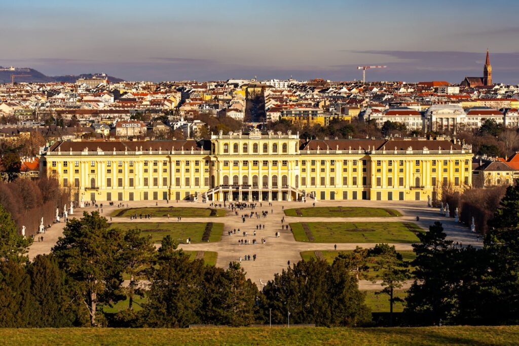 Schönbrunn: Sprievodca cisárskym klenotom Viedne