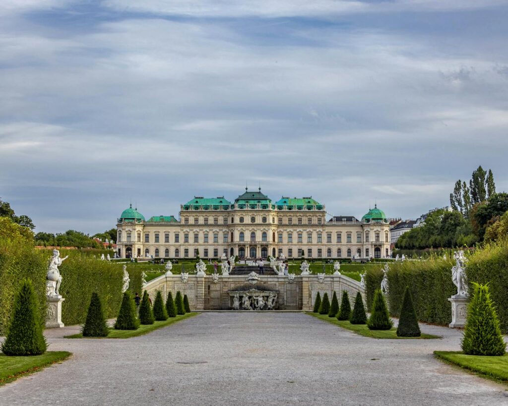 Viedeň po ostrej kritike cúva, radikálny skok v dani za turizmus odkladá