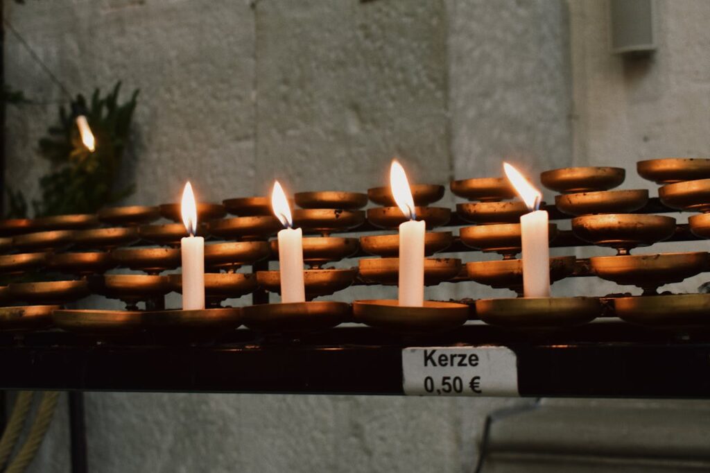 Viedeň sa pripravuje na Sviatok všetkých svätých. Dopravný podnik masívne posilňuje spoje k cintorínom
