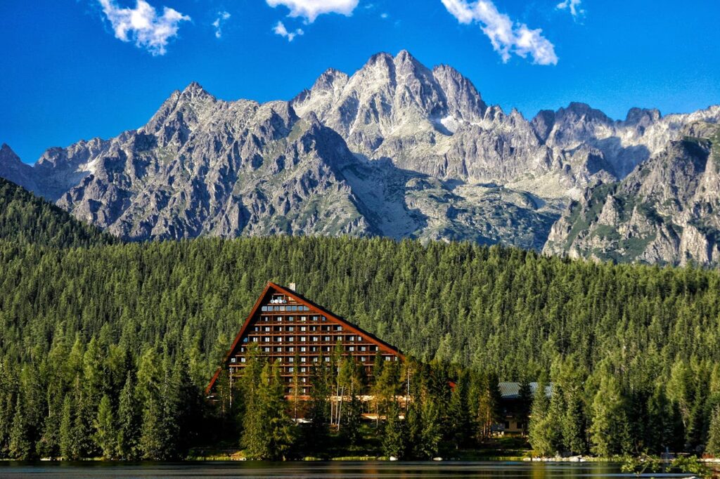 Top 10 cenovo priateľských zimných dovoleniek pre rodiny na Slovensku