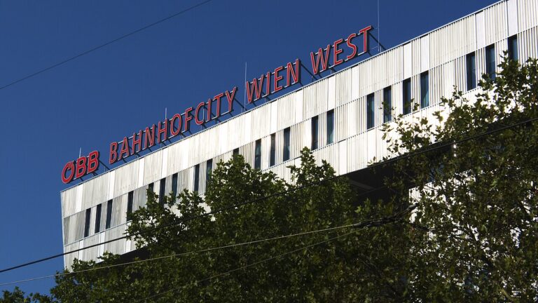 Westbahnhof: Dopravný uzol, ktorý vstal z popola