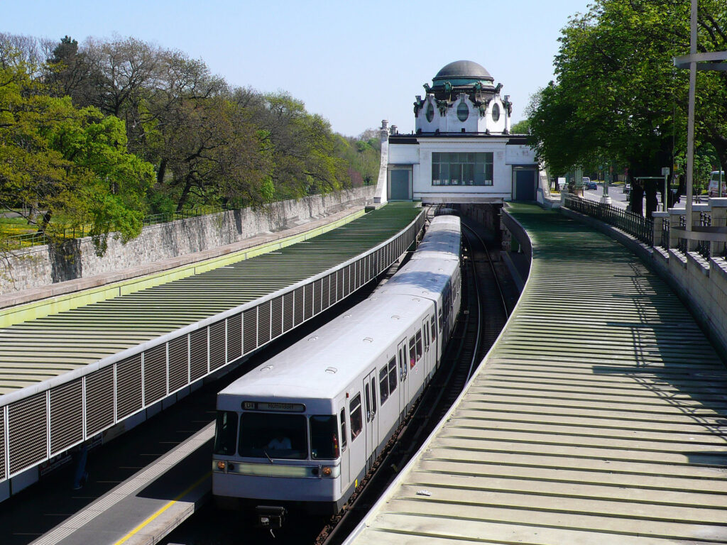 Viedenský Ubahn: Príbeh mesta, ktoré sa rozhodlo predbehnúť čas