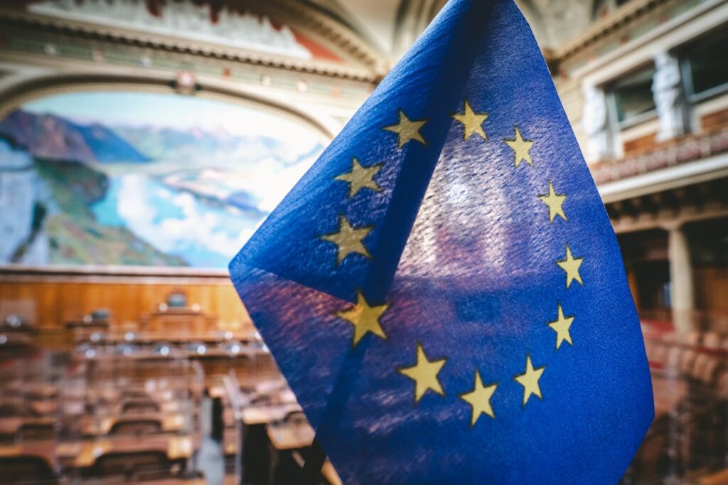 Európska komisia sprísňuje dohľad nad pornografickými gigantmi: Deti sú v ohrození