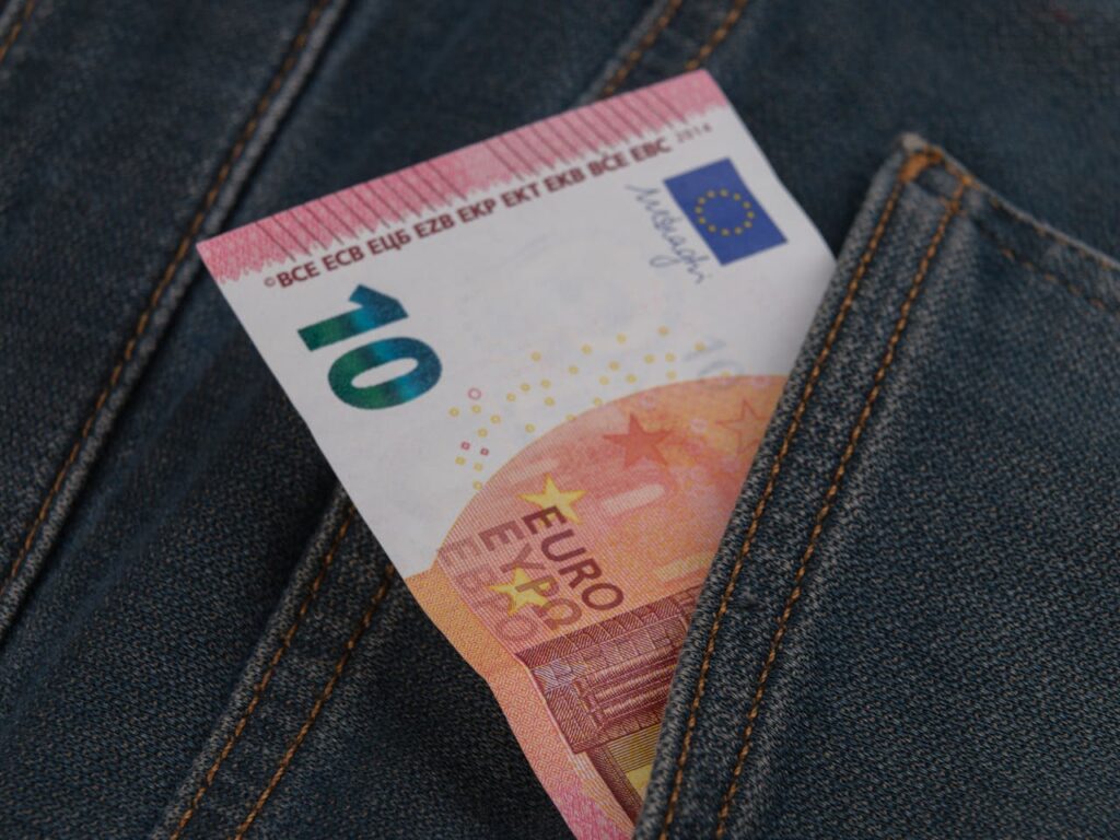 Rakúsko zvyšuje odvody: Kto si v peňaženke nájde o desiatky eur menej?