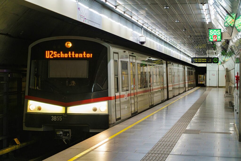 Viedenské metro: Čo sa skrýva v tuneloch, keď mesto zhasne svetlá?