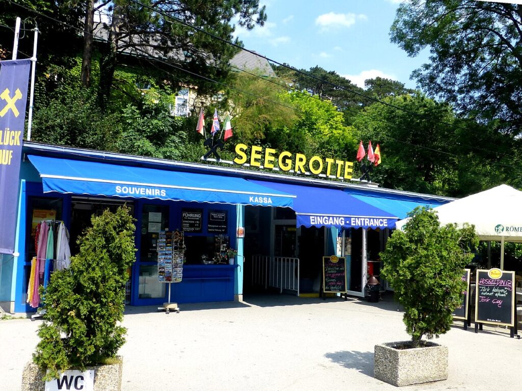 Seegrotte Hinterbrühl: Fascinujúce podzemné jazero s temnou históriou len kúsok od slovenských hraníc