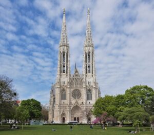 Biela katedrála vďačnosti: Príbeh viedenskej Votivkirche, ktorú zrodila krv a zachránil mäsiar