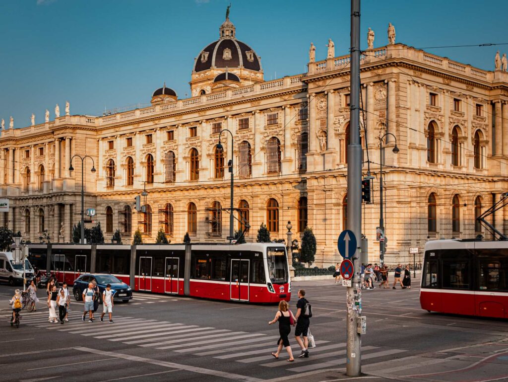 Viedeň ukázala recept na moderné mesto: Tri štvrtiny ľudí auto nepotrebujú, mladá generácia ich už nechce vôbec
