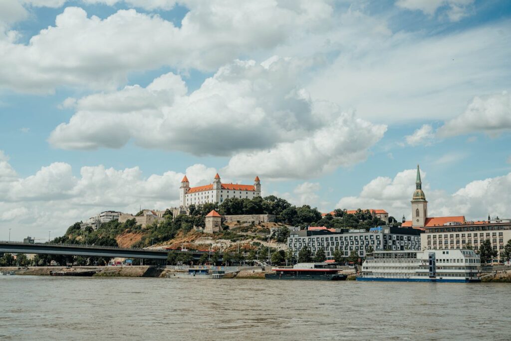SLOVENSKO NA ŠIKMEJ PLOCHE: Naše deti a vnúčatá čaká gigantická faktúra, ktorú nebudú mať z čoho zaplatiť!