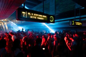 Tancovať sa bude v podzemí. Viedenské metro opäť otvorí svoje priestory pre nočný rave
