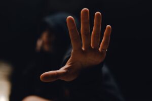 Keď rozvod znamená pád na sociálne dno: Príbeh o prežití v krajine, kde systém chráni agresorov
