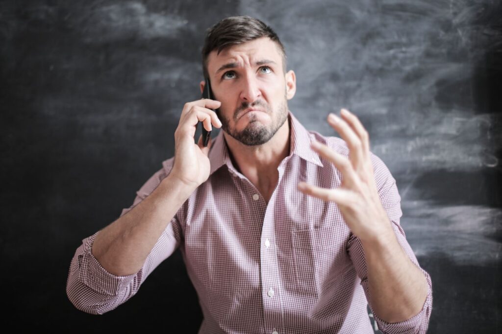 Neviditeľný nepriateľ v našich uliciach? Ako sme uverili najväčšej technologickej paranoji modernej éry