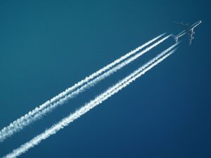 Mýtus o globálnom travení z nebies vs. klimatická pasca: Čo naozaj zostáva za lietadlami na oblohe