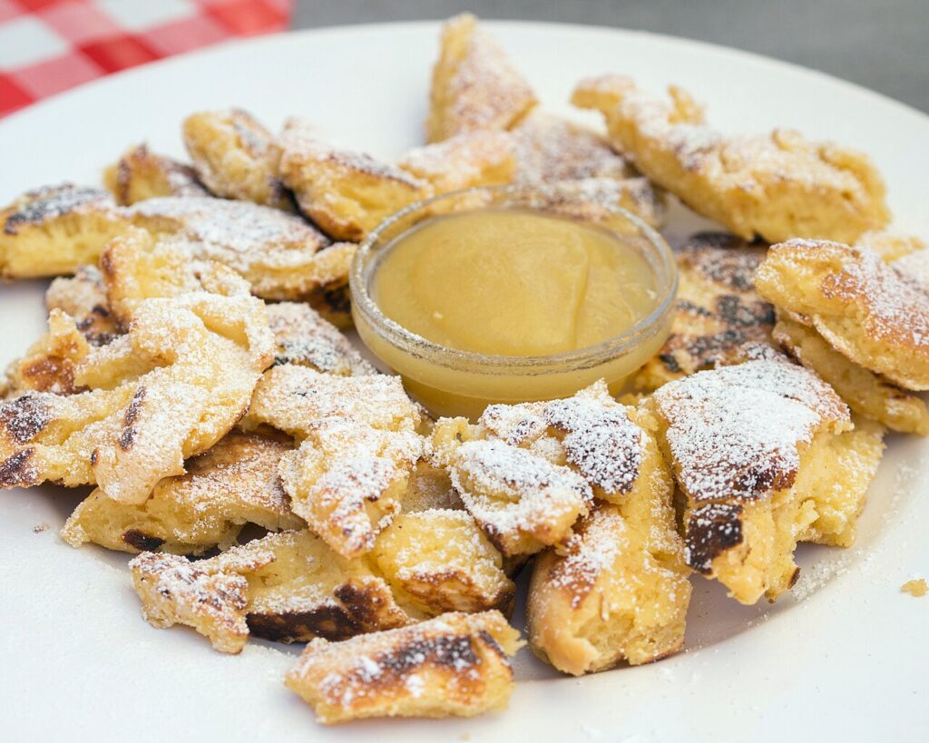 Kaiserschmarrn: Od prostého alpského pokrmu po cisársky klenot gastronómie