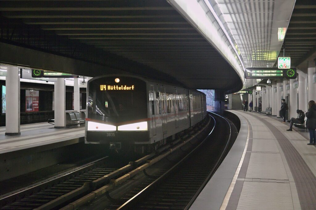 U4 je späť v plnej sile: Viedenské metro opäť premáva po celej svojej trase