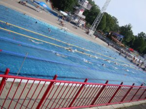 1920px Stadionbad