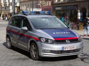 VW Touran II Polizei Österreich (Innsbruck)