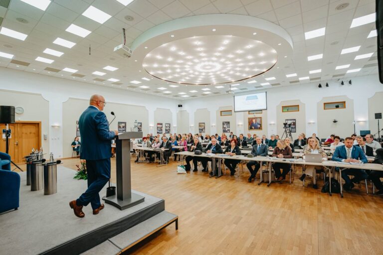 Hlas spoza hraníc, ktorý silnie: Krajania žiadajú rešpekt aj konkrétne činy, štát hľadá cestu k vyrovnaniu dlhu